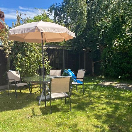 Chichester Retreat House With Free Parking מראה חיצוני תמונה