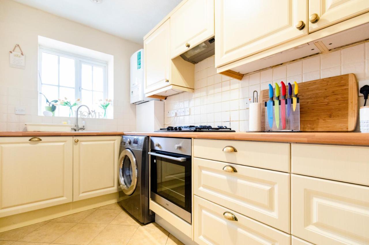 Chichester Retreat House With Free Parking מראה חיצוני תמונה