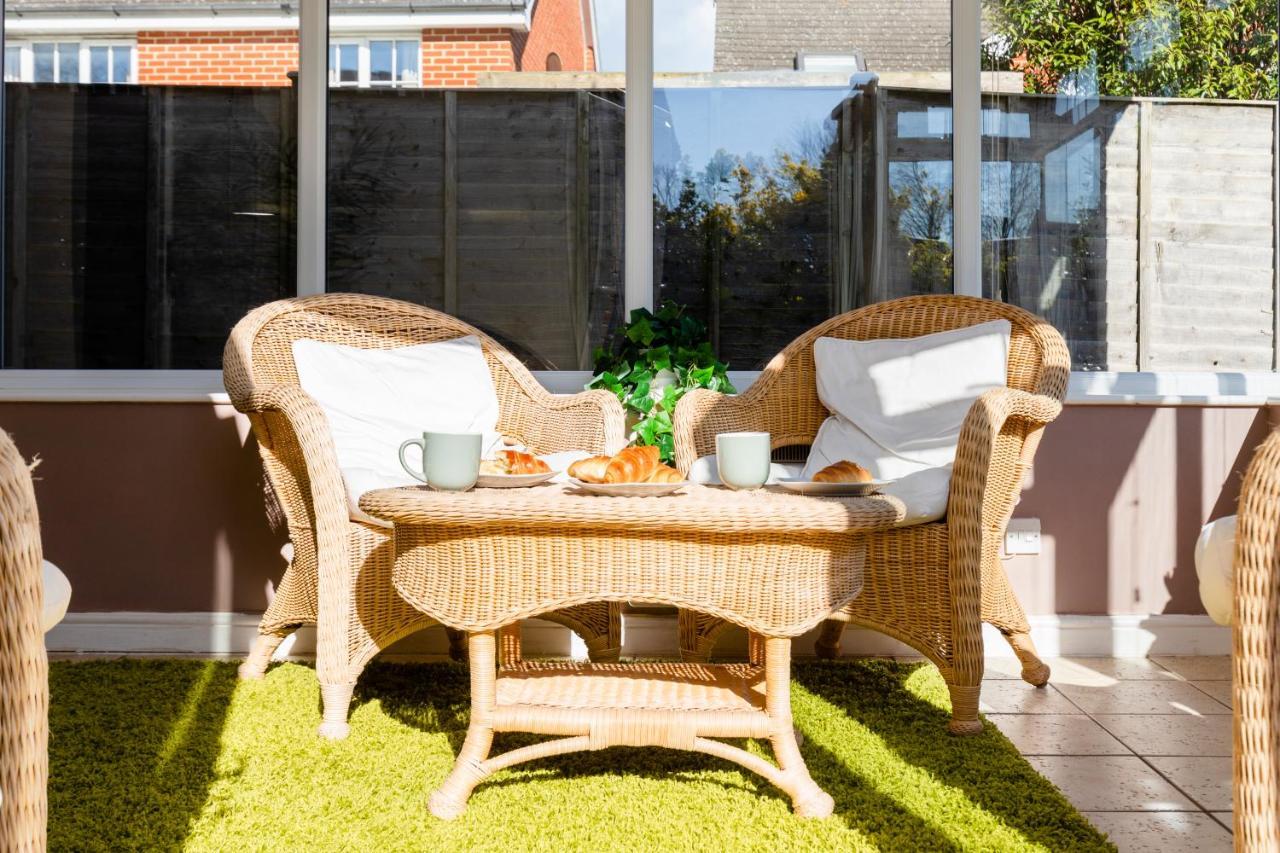 Chichester Retreat House With Free Parking מראה חיצוני תמונה