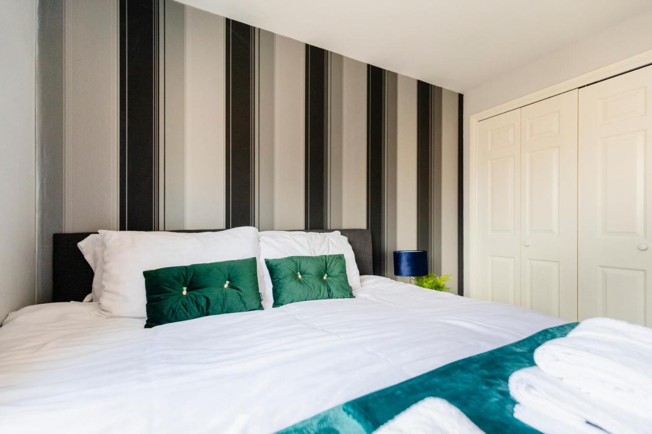 Chichester Retreat House With Free Parking מראה חיצוני תמונה