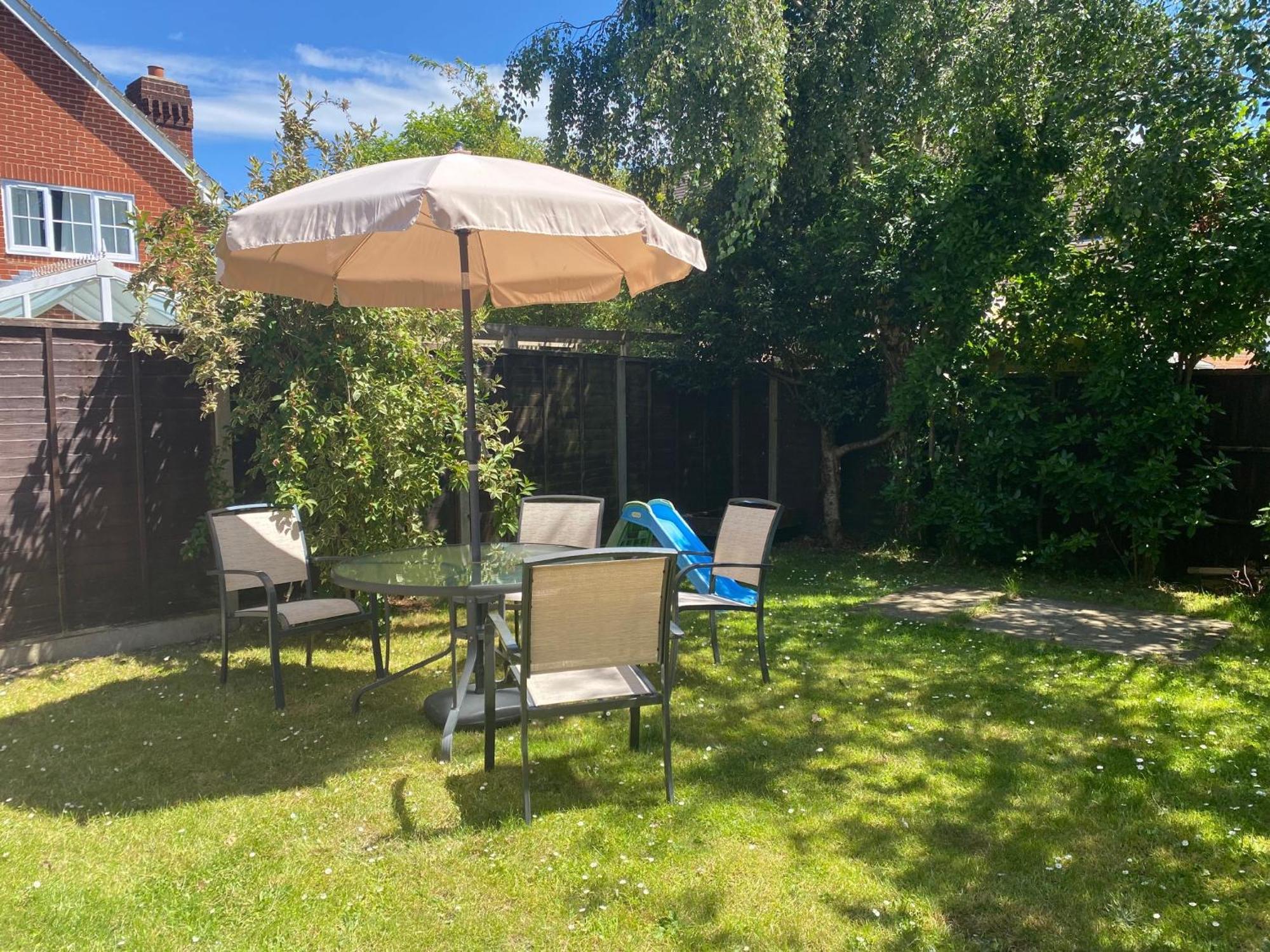 Chichester Retreat House With Free Parking מראה חיצוני תמונה