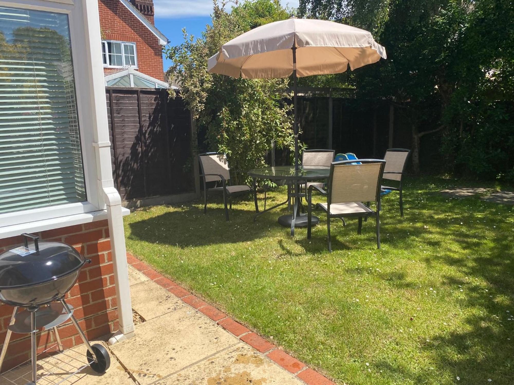 Chichester Retreat House With Free Parking מראה חיצוני תמונה