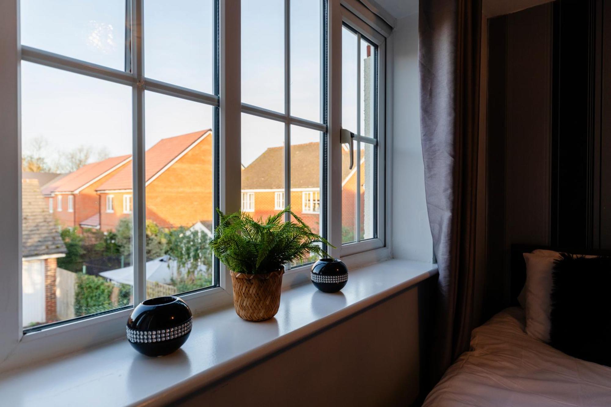 Chichester Retreat House With Free Parking מראה חיצוני תמונה